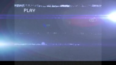 Veri işleme ve parlayan ışıkla ekrandaki dijital arayüzün canlandırması. küresel bağlantılar, teknoloji ve dijital arayüz konsepti dijital olarak oluşturulmuş video.