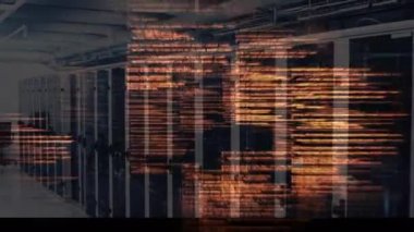 Bilgisayar sunucuları üzerinden veri işleme animasyonu. küresel bağlantılar, veri işleme ve teknoloji konsepti dijital olarak oluşturulmuş video.