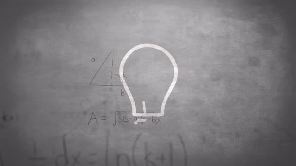 Animering Glödlampa Över Matematiska Ekvationer Globalt Vetenskaps Inlärnings Och Kunskapskoncept — Stockvideo