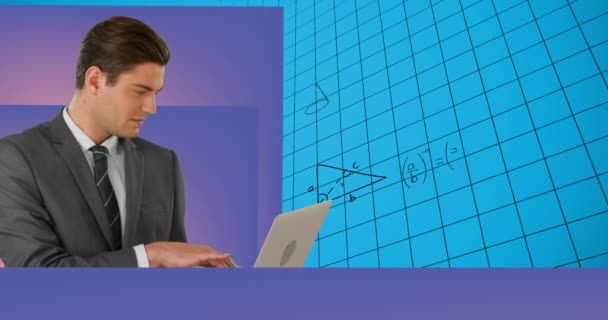 Animación Procesamiento Datos Ecuaciones Matemáticas Sobre Hombre Negocios Utilizando Ordenador — Vídeo de stock
