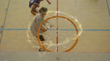 İnsan beyni basketbol oynayan bir grup çocuğun genel bakış açısına karşı dönüyor. tıbbi araştırma ve spor teknolojisi kavramı