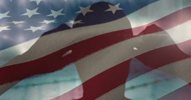 Yüzme havuzuna karşı yüzme gözlüğü takan erkek yüzücü siluetinin üzerinde Amerikan bayrağı sallıyordu. Spor yarışması ve turnuva konsepti