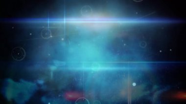 Yuvarlak tarayıcının dijital animasyonu ve mavi arka planda ışık izleri. küresel ağ ve teknoloji kavramı