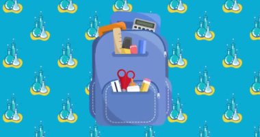 Mavi okul çantasının dijital animasyonu mavi arka plandaki kimya ikonlarına karşı hareket ediyor. Okula ve eğitim konseptine dönüş