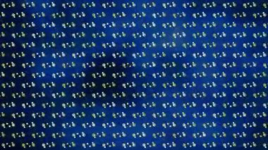 Dijital ekranların üzerinde sıra sıra dönen dairelerin animasyonu. küresel ağ, teknoloji ve dijital arayüz kavramı dijital olarak oluşturulmuş video.