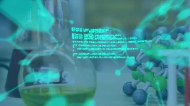 Laboratuvar üzerinden bilimsel veri işleme ve insan beyninin animasyonu. küresel bilim, teknoloji, bağlantılar ve dijital arayüz konsepti dijital olarak oluşturulmuş video.