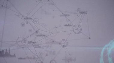 Gri arkaplan üzerinde parlayan noktalarla bağlantı ağının animasyonu. küresel bağlantılar, teknoloji ve dijital arayüz konsepti dijital olarak oluşturulmuş video.