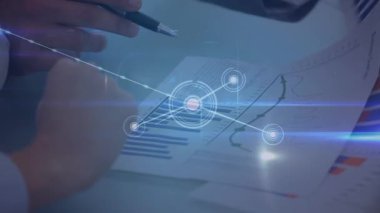 Finansal veriler üzerinden bağlantı ağlarının animasyonu. küresel finans, teknoloji, bağlantılar ve dijital arayüz konsepti dijital olarak oluşturulmuş video.
