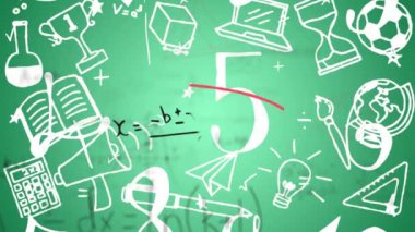 Matematiksel denklemler yeşil arka planda okul kavramı simgesine karşı yüzüyor. Okula ve eğitim konseptine dönüş