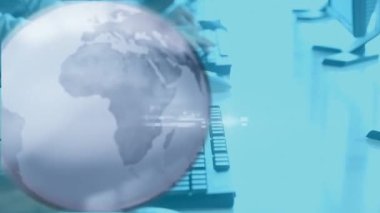 Bilgisayar kullanan kadınlar üzerinde bağlantı ağı olan dünyanın animasyonu. küresel bağlantılar, teknoloji ve dijital arayüz konsepti dijital olarak oluşturulmuş video.