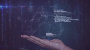 Bir insanın elinin üzerinde dönen ve işlenen dünyanın animasyonu. küresel teknoloji, bağlantılar ve dijital arayüz konsepti dijital olarak oluşturulmuş video.