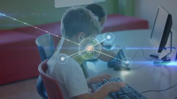 Rede Brilhante Conexões Contra Menino Caucasiano Usando Computador Escola Voltar — Vídeo de Stock