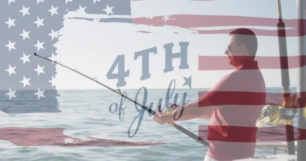Bağımsızlık Metni Beyaz Adamın Teknesinde Balık Tutmasına Karşı Amerikan Bayrağı — Stok video