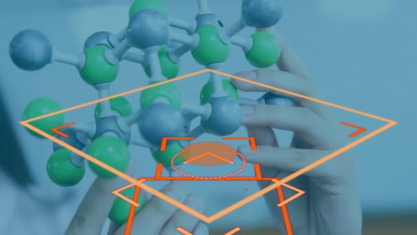 Animación Del Escaneo Del Microscopio Naranja Sobre Colegiala Clase Ciencias — Vídeo de stock