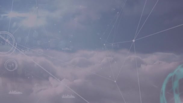 Animacja Sieci Połączeń Statystykami Nad Chmurami Niebem Tle Globalne Połączenia — Wideo stockowe