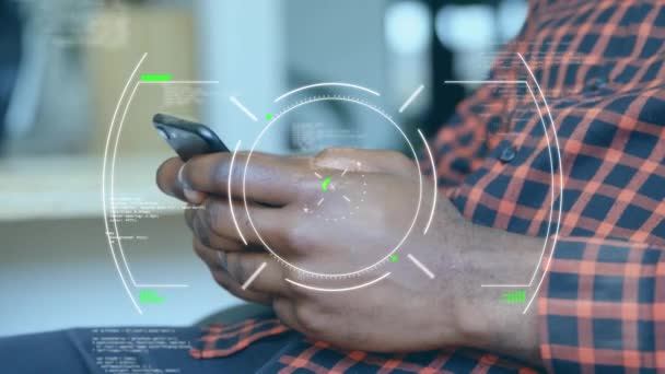 Animace Skenování Rozsahu Zpracování Dat Přes Podnikatele Pomocí Smartphonu Globální — Stock video