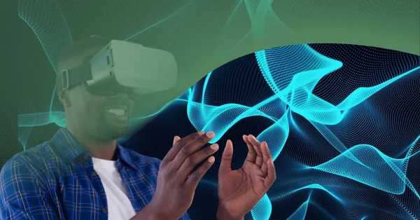 蓝光小径的组成和男子穿着Vr耳机触摸虚拟屏幕 全球数字接口 技术和网络概念数字生成的图像 — 图库照片