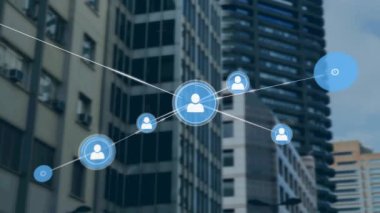Modern bina üzerindeki simgelerle bağlantı ağının animasyonu. küresel iş, dijital arayüz, teknoloji ve ağ konsepti dijital olarak oluşturulmuş video.