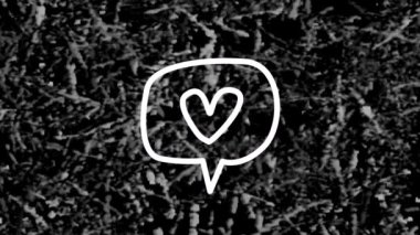 Tek renkli çimenlerin üzerinde pembe neon kalbin konuşma baloncuğunda canlandırılması. Sosyal medya ve küresel iletişim arayüzü teknolojisi kavramı dijital olarak oluşturulmuş video.