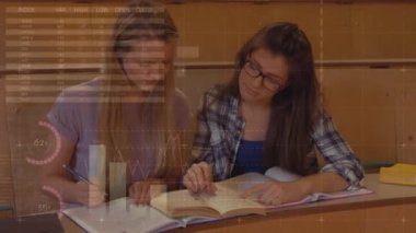 Çalışan kız öğrencilerin istatistik ve veri işleme animasyonları. küresel eğitim, veri işleme ve dijital olarak oluşturulmuş video konsepti.