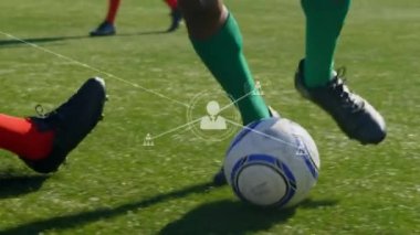 Futbol oyuncularının antrenmanlarından sonra insanlarla olan bağlantı ağının animasyonu. küresel spor, rekabet ve ağ konsepti dijital olarak oluşturulmuş video.