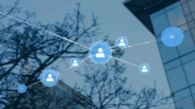 Arka plandaki yüksek binalara karşı profil simgeleri ağı. küresel ağ ve iş teknolojisi kavramı