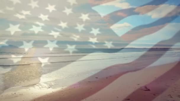 Amerikan Bayrağının Güneşli Deniz Kıyısında Salladığı Bir Animasyon Vatanseverlik Yaz — Stok video