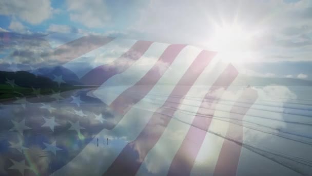 Animacja Amerykańskiej Flagi Machającej Nad Słonecznym Morzem Patriotyzm Letnia Wakacyjna — Wideo stockowe