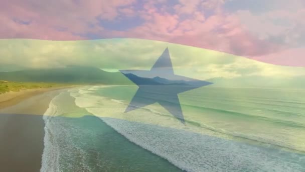 Güneşli Sahil Kenarında Sallanan Ganj Bayrağının Animasyonu Vatanseverlik Yaz Tatil — Stok video