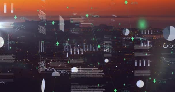 Animation des statistiques et du traitement des données sur le paysage urbain en soirée. technologie globale, connexions et concept d'interface numérique vidéo générée numériquement.