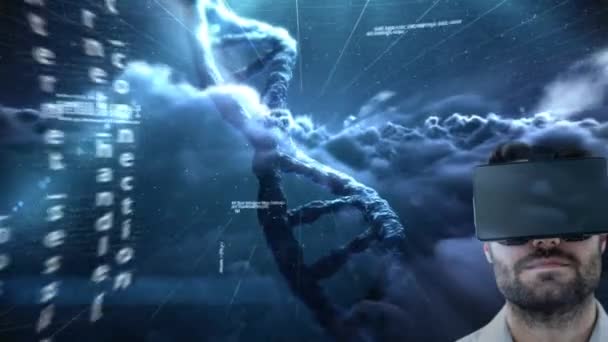 Dna链旋转的动画 男人头戴Vr耳机与云彩的天空 全球技术 连接和数字接口概念 — 图库视频影像