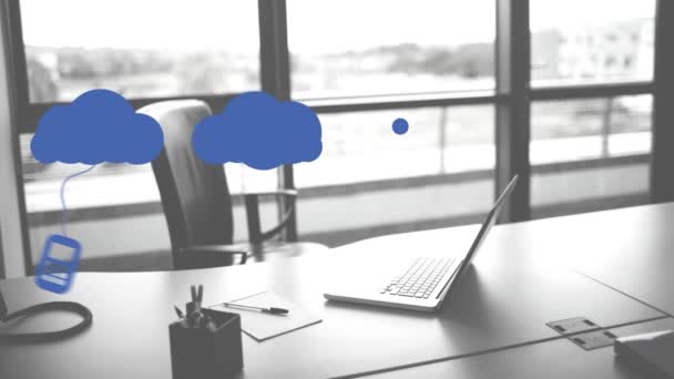 Animatie Van Wolken Digitale Iconen Laptop Het Bureau Wereldwijd Digitaal — Stockvideo