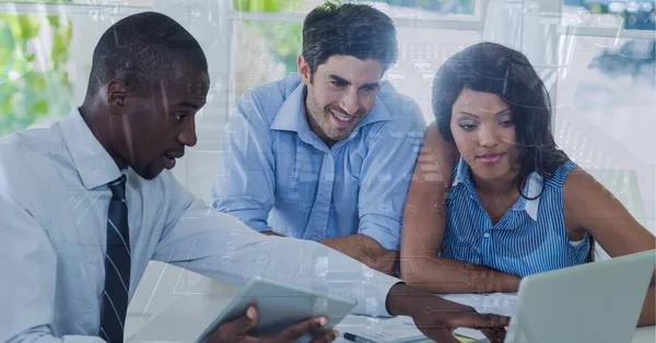 Composición Placa Circuito Informático Sobre Gente Negocios Usando Ordenador Portátil —  Fotos de Stock