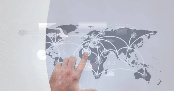 Složení Prstu Dotýkajícího Interaktivní Mapy Světa Globální Obchodní Digitální Rozhraní — Stock fotografie