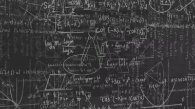 Sıkıntılı gri arkaplan üzerinde matematiksel denklemlerin animasyonu. okul ve eğitim kavramı dijital olarak oluşturulan video.