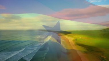 Güneşli sahil ve denizde sallanan Gana bayrağının animasyonu. Vatanseverlik, tatiller ve kutlama konsepti, dijital olarak üretilen video.