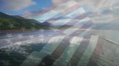 Güneşli sahil kenarında dalgalanan Amerikan bayrağının animasyonu. Vatanseverlik, yaz ve tatil konsepti dijital olarak oluşturulmuş video.