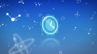 Mavi arka plandaki moleküllerin üzerinde hareket eden saatin animasyonu. küresel dijital arayüz, teknoloji ve ağ konsepti dijital olarak oluşturulmuş video.