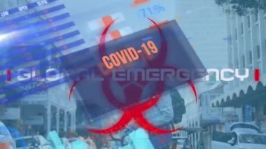 Biyolojik tehlike sembolü ve yüz maskesi takan kadın üzerinde covid 19 veri işleme animasyonu. küresel covid 19 salgın konsepti dijital olarak oluşturulmuş video.