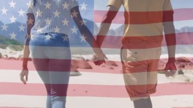 Amerikan bayrağının animasyonu çiftin el ele tutuşup sahilde yürümesi. Vatanseverlik ve kutlama konsepti dijital olarak oluşturulmuş video.
