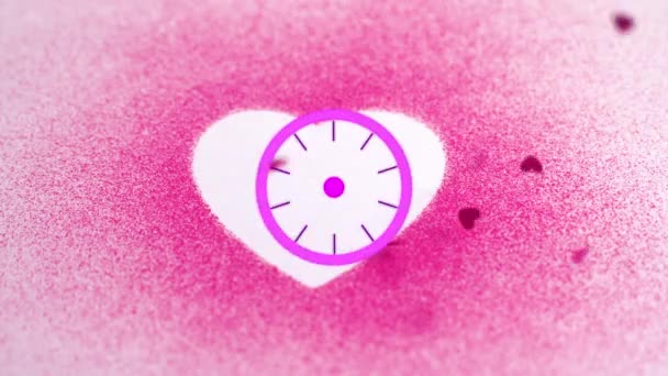 ピンク色の円と赤いハートのアニメーションがピンクの粉の上に落ち 白いハートを形成します バレンタインデー愛と恋愛の概念をデジタルで生成したビデオ — ストック動画