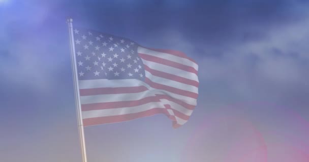 Κινούμενα Σχέδια Της Αμερικανικής Σημαίας Πάνω Από Εκπληκτικά Σύννεφα Στον — Αρχείο Βίντεο