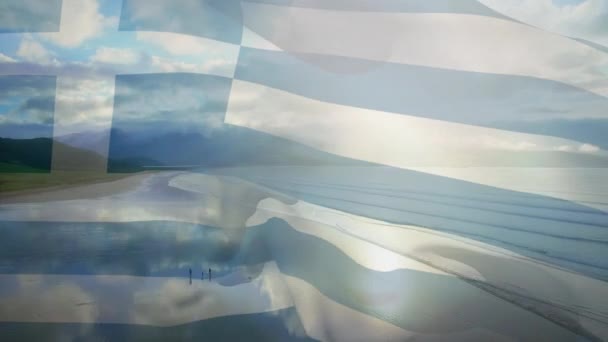 Güneşli Sahil Kenarında Dalgalanan Yunan Bayrağının Animasyonu Vatanseverlik Yaz Tatil — Stok video