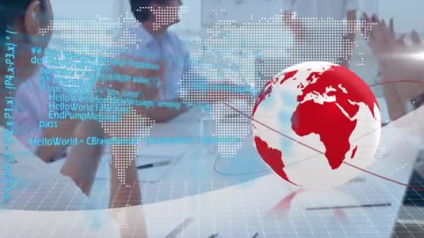 Animation Jordklotet Med Databehandling Över Affärsmöte Bakgrunden Global Verksamhet Digitalt — Stockvideo