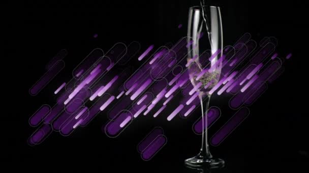 Animazione Bicchieri Champagne Tracce Luce Viola Che Cadono Sfondo Nero — Video Stock