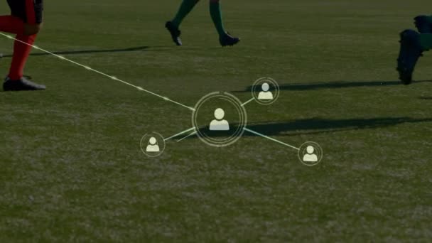 Animering Nätverk Anslutningar Över Fotbollsspelare Tränar Fotbollsplan Globala Sport Tävlings — Stockvideo