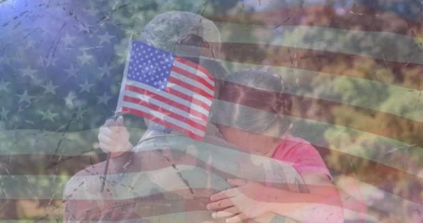Animación Soldado Con Hija Sobre Bandera Americana Patriotismo Fuerzas Armadas — Vídeos de Stock