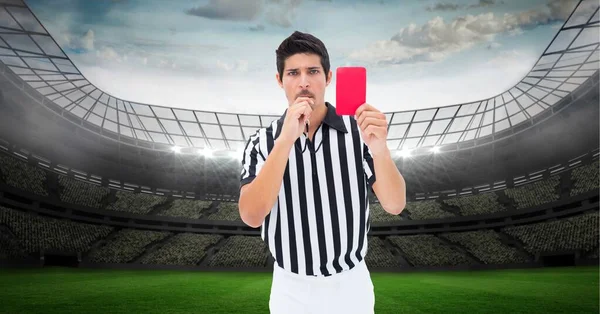Composição Árbitro Masculino Segurando Cartão Vermelho Estádio Futebol Conceito Desporto — Fotografia de Stock