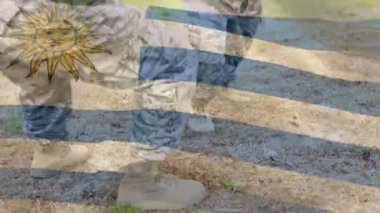 Uruguay bayrağı sallayan askerlerin canlandırması. Vatanseverlik, silahlı kuvvetler ve dijital olarak üretilen koruma konsepti.