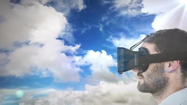 头戴耳机 头戴云彩的人的动画 全球技术 连接和数字接口概念 — 图库视频影像